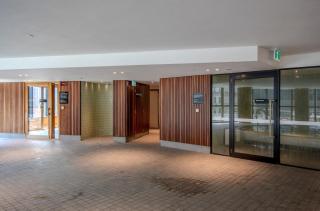 Deluxe 2-Bedroom City View Apartment with Pool & Gym - 6