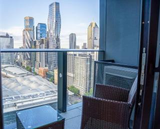 Deluxe 2-Bedroom City View Apartment with Pool & Gym - 2