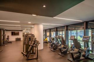 Deluxe 2-Bedroom City View Apartment with Pool & Gym - 1