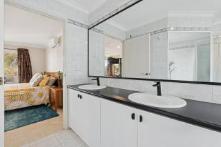 Its Hugo Cottage - 4