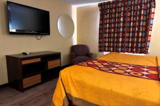 Super 8 by Wyndham Jackson Ridgeland - 1