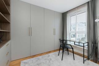Elegant Apartment with Parking Space and Balcony by Noclegi Renters - 1
