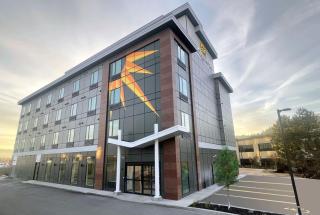 La Quinta Inn & Suites by Wyndham Kelowna BC - 0