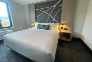 La Quinta Inn & Suites by Wyndham Kelowna BC - 5