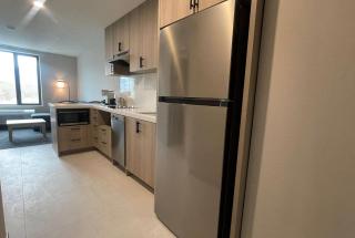 La Quinta Inn & Suites by Wyndham Kelowna BC - 1