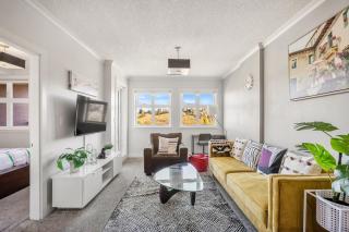 Stylish & Romantic Riverside Stay in Downtown - 0