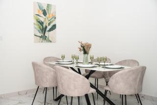 Stylish 1BR Retreat in Al Hamra Village Marina - 6