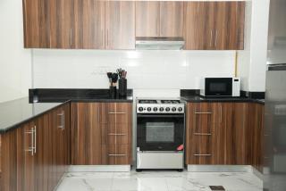 Stylish 1BR Retreat in Al Hamra Village Marina - 2