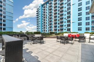 Luxurious Staycation near Okada, Airport, City of Dreams, Solaire, and MOA with free pool & gym - 3