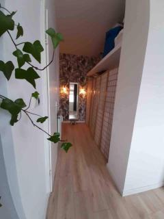 Cozy, green studio with a balcony in Berlin - 4