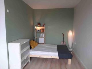 Cozy, green studio with a balcony in Berlin - 1