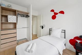 Chic house with a master suite, parking, terrace, and garden - 5