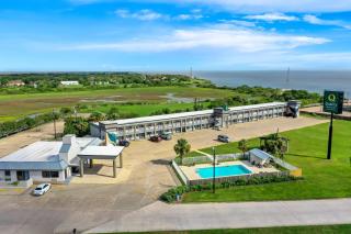 Quality Inn & Suites Port Lavaca near Lighthouse Beach - 8
