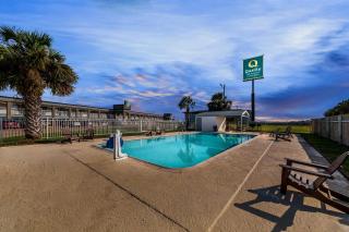 Quality Inn & Suites Port Lavaca near Lighthouse Beach - 2