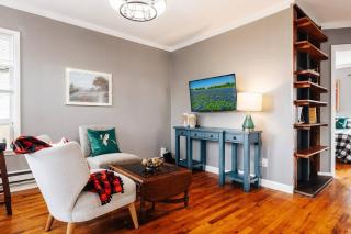 Warm and Cozy Magic Tree House on UT, Walk to Moody, DKR - 9