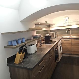 Stylish Large Studio Apartment with Private Entrance - 4