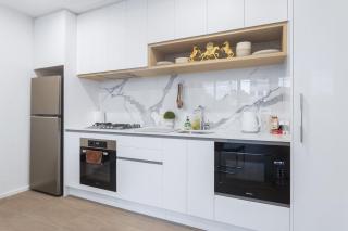 04WM ABNB Style 2BR w Free Parking, Rooftop Gym, 5 mins to Tram - 5