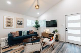 New Golden Girls Home at Downtown, 6th Street - 4