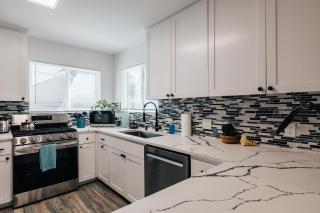 Warm and Cozy Golden Girls New Home in East Downtown, 6th Street, Walk to the Best Eateries - 8