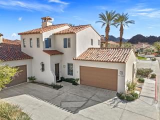 L44 Luxurious 2 Story Townhome - Newly Remodeled! condo - 5