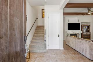 L44 Luxurious 2 Story Townhome - Newly Remodeled! condo - 4