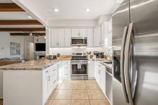 L44 Luxurious 2 Story Townhome - Newly Remodeled! condo - 2