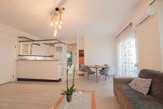 MetroEase Family Stay Apartment by RentalsPro - 0
