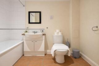 lmpressive 2 bed flat in wembley - 7