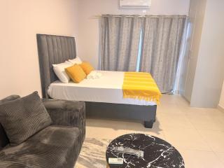 Stylish Studio Retreat - 7