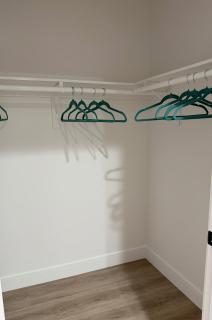 Vibey Retro Room in a Shared Space - 7