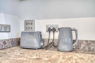 Rooftop - Balcony - WiFi - Parking - Sleeps 5 - Manchester - 3