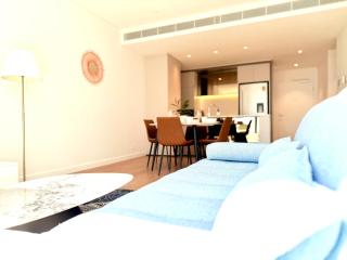 Sydney City High Level Amazing 2 Bedroom 2 bathroom Condo with Pool - 5