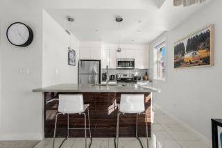 Waterfront 2 Beds And 2 Bath Downtown Urban Escape - 2