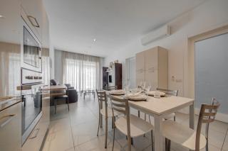 Spinola Bay 2 BR Apartment w Jacuzzi & Sea View - 6