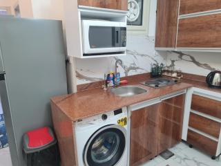 Modern Pool View 1BR with Balcony Prime Location on Hurghada Vibrant Promenade - 3