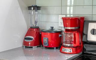 Vibrant Stylish, Cozy Waterfront Downtown - 7