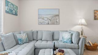 Steps from the Sand Bright Coastal Stay w Pool Access Coastal Hideaway by AvantStay - 8