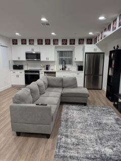 Timeless 1920s Retreat Room in a Shared Space - 2