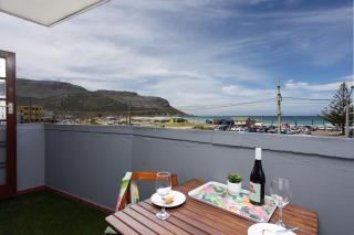 Beach Front Retreat in Fish Hoek - 1