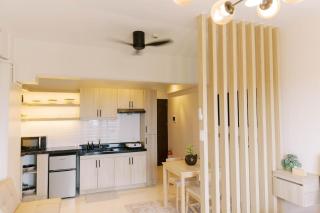 Bright Modern Stay with Balcony & Ocean Breeze - Dao - 7