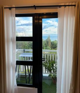 Bright Modern Stay with Balcony & Ocean Breeze - 0