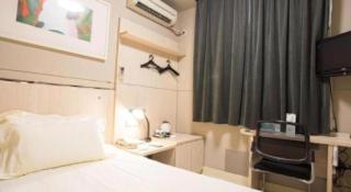 Jinjiang Inn Central Changshu Yushan - 3