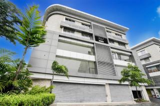 Collection O Adajan Formerly Hotel Sky Palace - 9