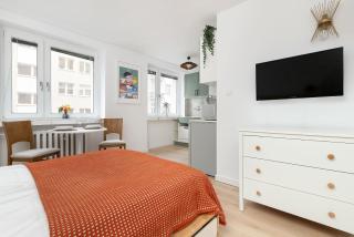 Cosy Studio in Gdynia Center with Desk for Remote Work by Noclegi Renters - 4