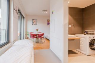 William's Modern Luxe Suite by the Station - 7