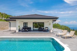 Villa Mantis by Briskva - 1