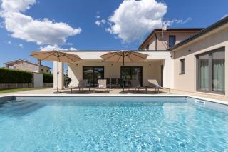 Villa Flores by Briskva - 2