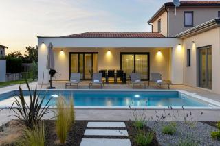 Villa Flores by Briskva - 1