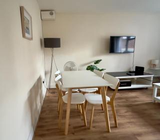 Serene 2 Bedroom Flat Free Off-Street Parking 2 SUVs Close to Tube - 9
