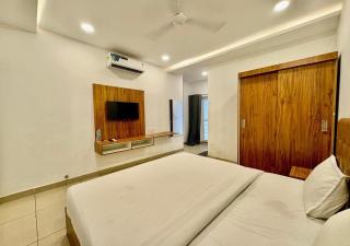 RG SUITES XOTEL BTM Near CENTRAL SILKBOARD METRO STATION - 6